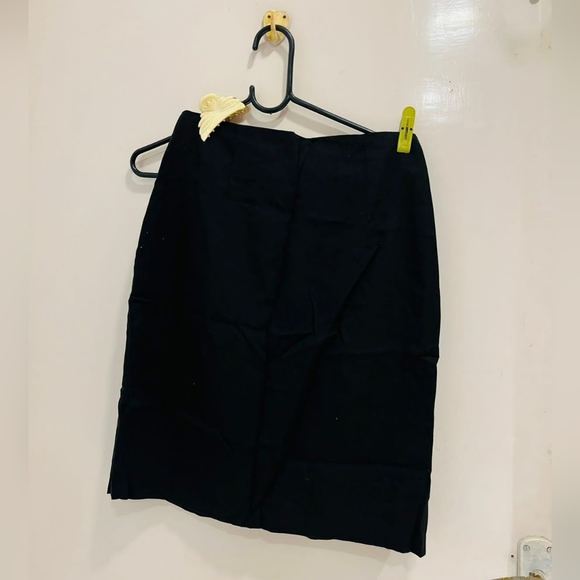 Black pencil skirt - Picture 2 of 4